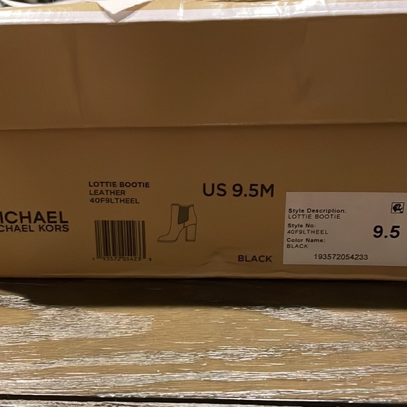 NIB $139 Michael Kors Lottie Black Leather Block Heel Booties - Picture 6 of 6